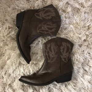 Cowboy boots size 7.5